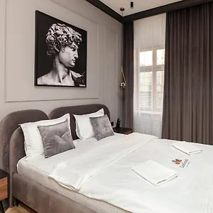 https://apartment-prospect-svobody-1-3.hotelslviv.net